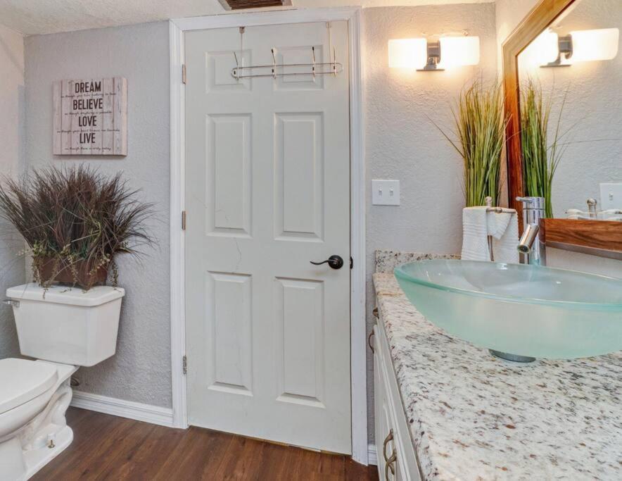 Hidden Couples Loft Retreat In Heights Foodie District Τάμπα Εξωτερικό φωτογραφία