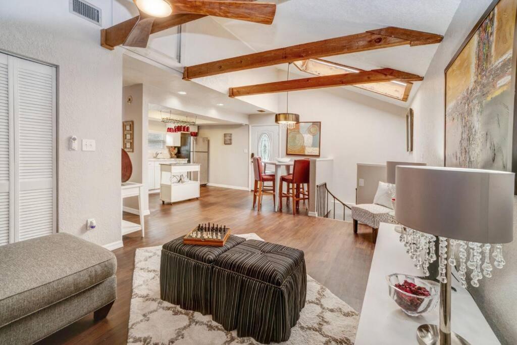 Hidden Couples Loft Retreat In Heights Foodie District Τάμπα Εξωτερικό φωτογραφία