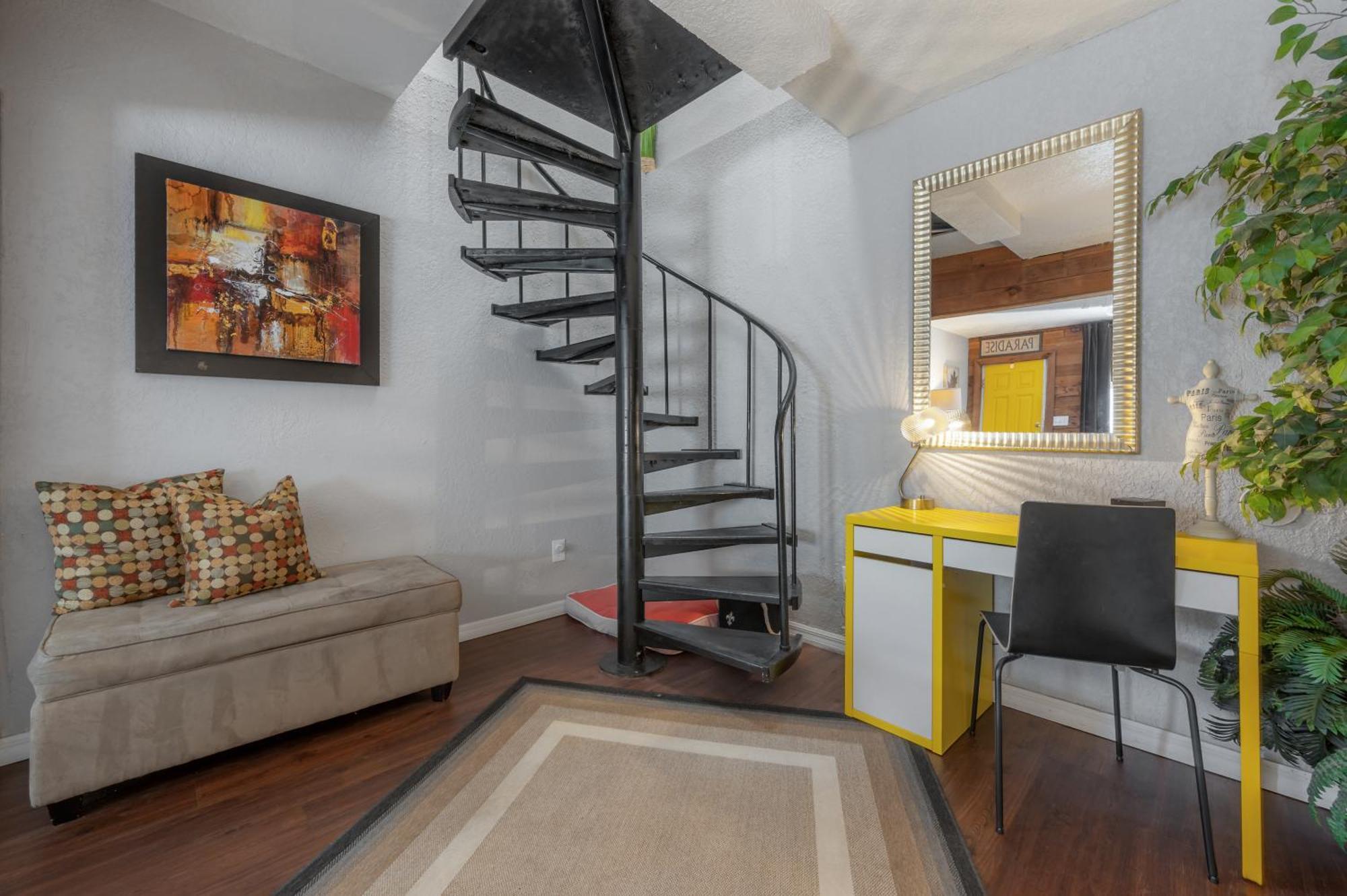 Hidden Couples Loft Retreat In Heights Foodie District Τάμπα Εξωτερικό φωτογραφία